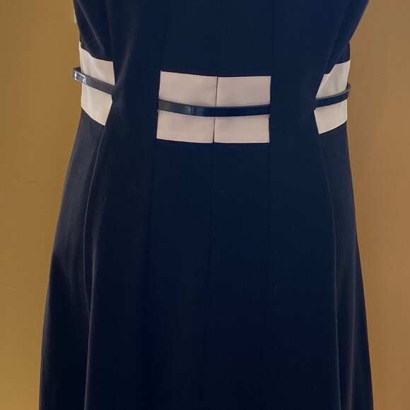 Classic Black and White Calvin Klein Dress With Patent leather Belt. Size 8 - Picture 3 of 3